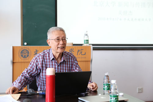 北京大学快乐堂
关世杰教授.jpg